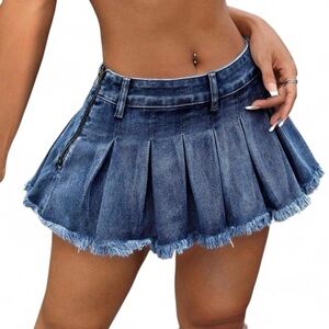 Blue denim pleated mini skirt with frayed hem #denim
